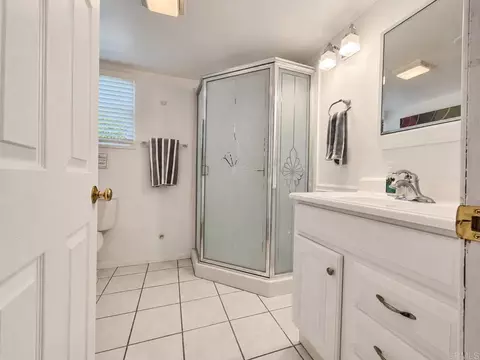 Bath - 1701 Acacia Ln, Fallbrook, CA 92028 photo 3 of 3