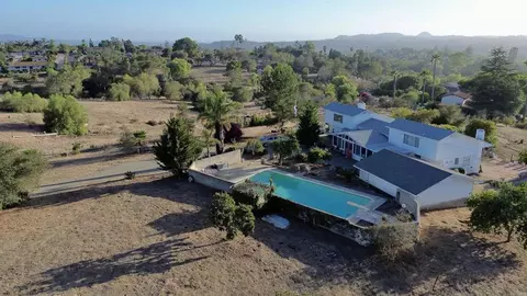 View/Area - 1701 Acacia Ln, Fallbrook, CA 92028 photo 4 of 9