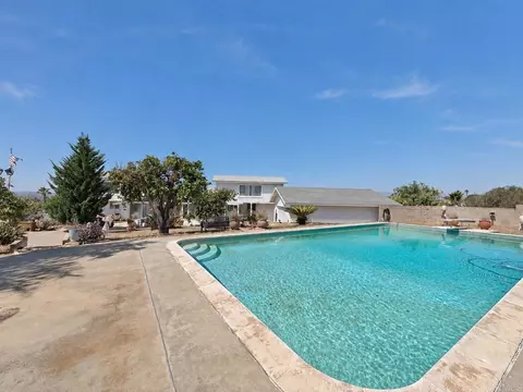 Exterior - 1701 Acacia Ln, Fallbrook, CA 92028 photo 2 of 10