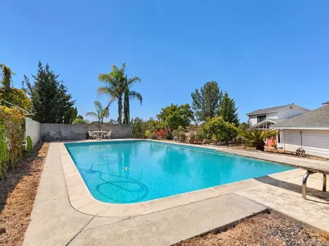 Exterior - 1701 Acacia Ln, Fallbrook, CA 92028 photo 3 of 10
