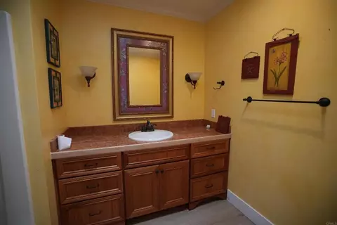 Bath - 3730 Silverleaf Ln, Vista, CA 92084 photo 4 of 9