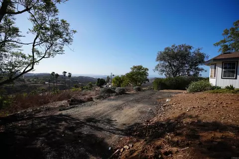 Exterior - 3730 Silverleaf Ln, Vista, CA 92084 photo 7 of 12