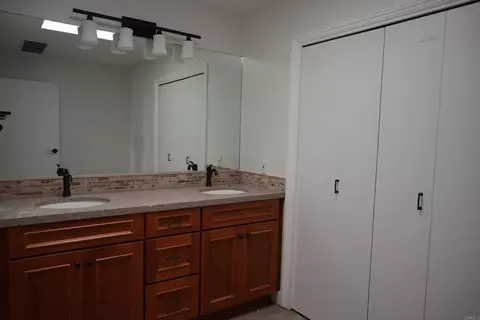 Bath - 3730 Silverleaf Ln, Vista, CA 92084 photo 8 of 9