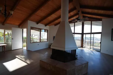 Living - 3730 Silverleaf Ln, Vista, CA 92084 photo 6 of 8