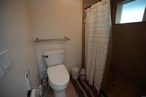 Bath - 3730 Silverleaf Ln, Vista, CA 92084 photo 6 of 9