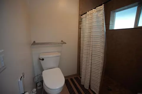 Bath - 3730 Silverleaf Ln, Vista, CA 92084 photo 7 of 9