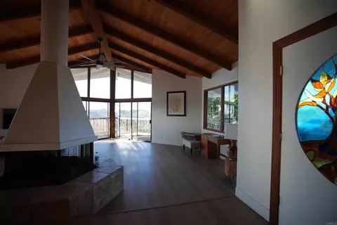 Living - 3730 Silverleaf Ln, Vista, CA 92084 photo 4 of 8