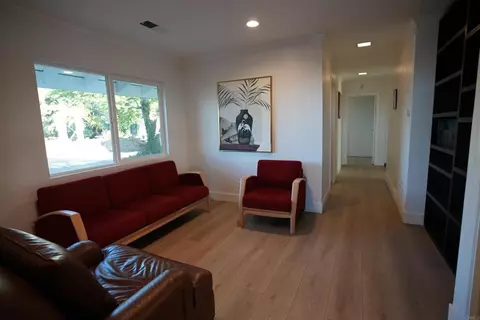 Entry Way - 3730 Silverleaf Ln, Vista, CA 92084 photo 4 of 6