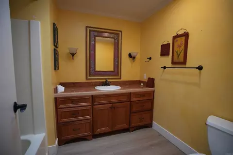 Bath - 3730 Silverleaf Ln, Vista, CA 92084 photo 9 of 9