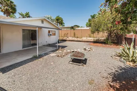 Exterior - 219 Gloxina St, Encinitas, CA 92024 photo 5 of 13