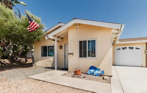 Exterior - 219 Gloxina St, Encinitas, CA 92024 photo 4 of 13