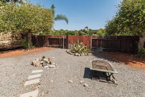 Exterior - 219 Gloxina St, Encinitas, CA 92024 photo 9 of 13