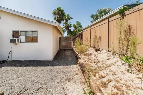 Exterior - 219 Gloxina St, Encinitas, CA 92024 photo 7 of 13