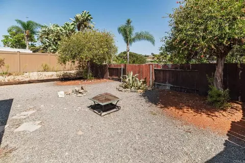 Exterior - 219 Gloxina St, Encinitas, CA 92024 photo 10 of 13