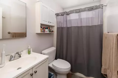 Bath - 219 Gloxina St, Encinitas, CA 92024 photo 1 of 1