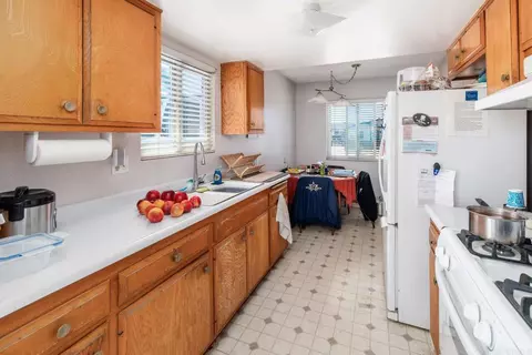 Kitchen - 219 Gloxina St, Encinitas, CA 92024 photo 2 of 2