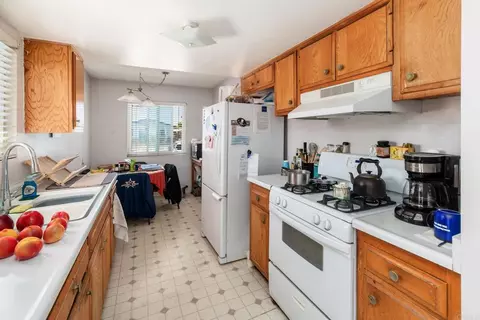 Kitchen - 219 Gloxina St, Encinitas, CA 92024 photo 1 of 2