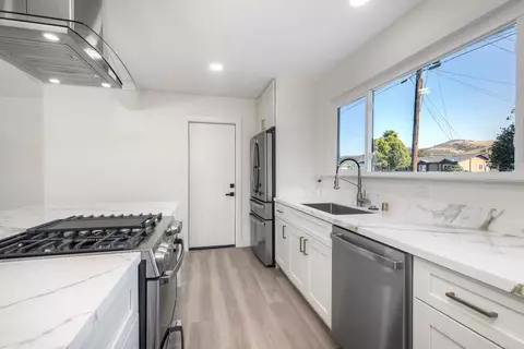 Kitchen - 14562 Kennebunk St, Poway, CA 92064 photo 1 of 5