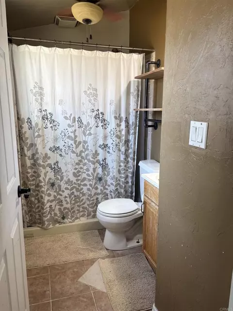 Bath - 946 Rose, Vista, CA 92083 photo 2 of 3