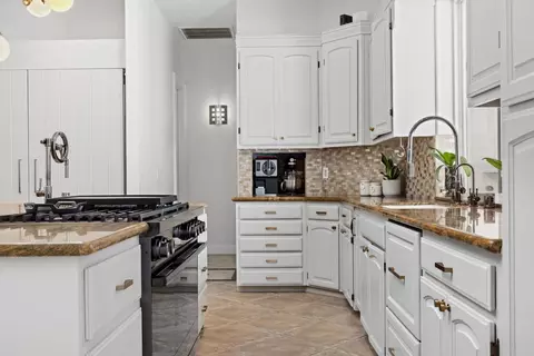 Kitchen - 563 Pile St, Ramona, CA 92065 photo 3 of 9