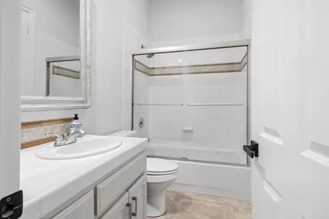 Bath - 563 Pile St, Ramona, CA 92065 photo 2 of 6