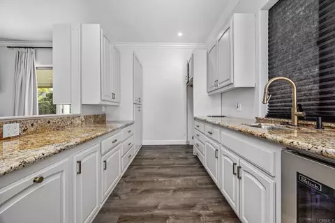 Kitchen - 563 Pile St, Ramona, CA 92065 photo 9 of 9