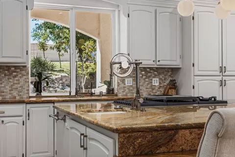 Kitchen - 563 Pile St, Ramona, CA 92065 photo 4 of 9