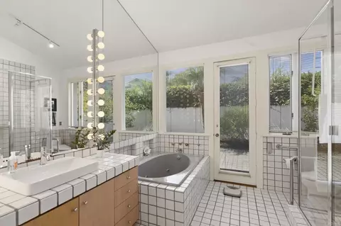 Bath - 350 Mesa Way, La Jolla, CA 92037 photo 2 of 4