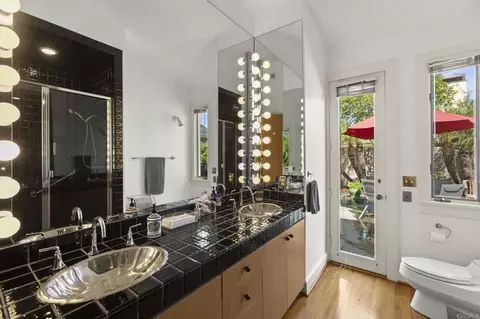 Bath - 350 Mesa Way, La Jolla, CA 92037 photo 3 of 4