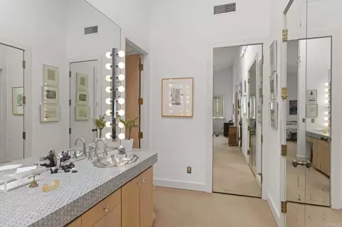 Bath - 350 Mesa Way, La Jolla, CA 92037 photo 1 of 4