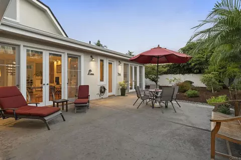 Exterior - 350 Mesa Way, La Jolla, CA 92037 photo 5 of 8