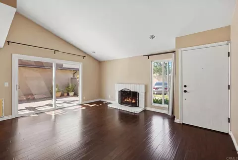 Living - 554 Fruit Tree Way, Oceanside, CA 92058 photo 2 of 3