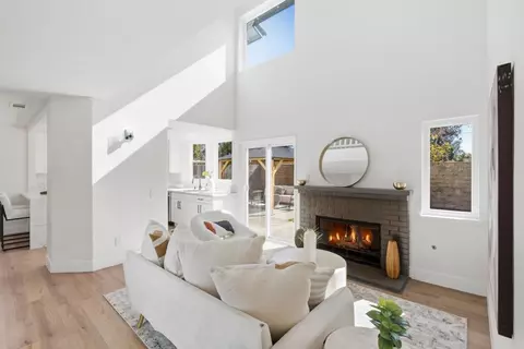 Living - 1433 El Cielo Ln, Escondido, CA 92026 photo 3 of 3