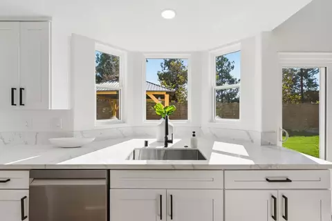 Kitchen - 1433 El Cielo Ln, Escondido, CA 92026 photo 4 of 4