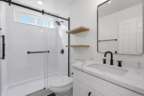 Bath - 1433 El Cielo Ln, Escondido, CA 92026 photo 4 of 4