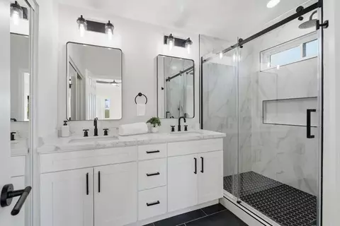 Bath - 1433 El Cielo Ln, Escondido, CA 92026 photo 2 of 4