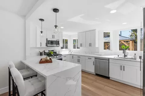 Kitchen - 1433 El Cielo Ln, Escondido, CA 92026 photo 2 of 4