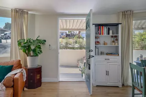 Entry Way - 719 La Presa Ave, Spring Valley, CA 91977 photo 1 of 3