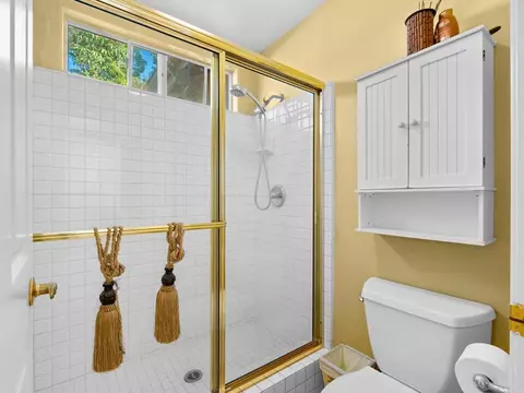Bath - 980 Cookie Ln, Fallbrook, CA 92028 photo 7 of 7