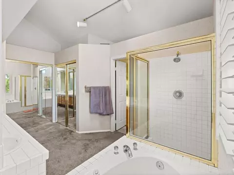Bath - 980 Cookie Ln, Fallbrook, CA 92028 photo 2 of 7