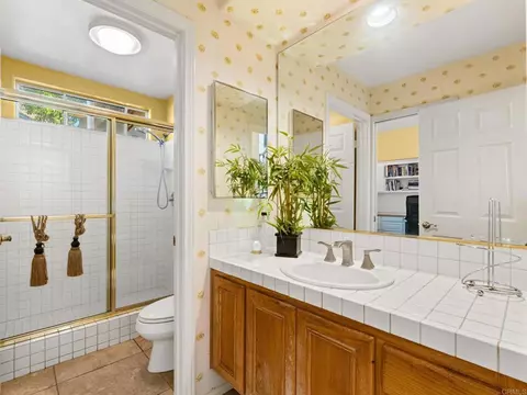 Bath - 980 Cookie Ln, Fallbrook, CA 92028 photo 6 of 7