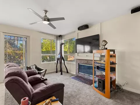 Living - 980 Cookie Ln, Fallbrook, CA 92028 photo 3 of 5