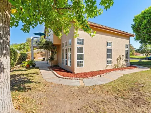 Exterior - 980 Cookie Ln, Fallbrook, CA 92028 photo 5 of 11
