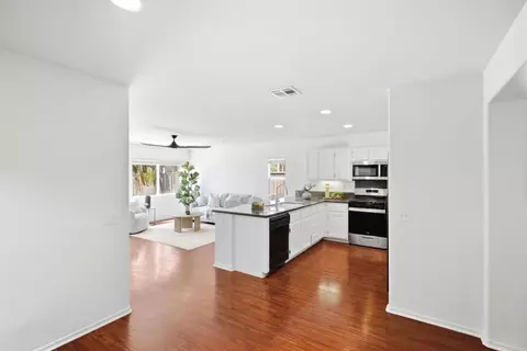 Entry Way - 1009 Longfellow Ct, Oceanside, CA 92057 photo 2 of 4