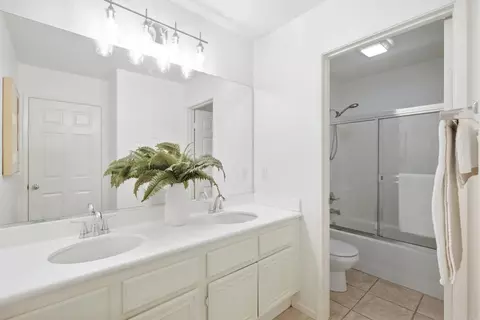 Bath - 1009 Longfellow Ct, Oceanside, CA 92057 photo 3 of 4