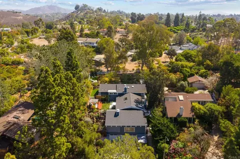 View/Area - 765 Val Sereno Dr, Encinitas, CA 92024 photo 2 of 5