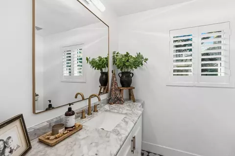 Bath - 765 Val Sereno Dr, Encinitas, CA 92024 photo 1 of 5