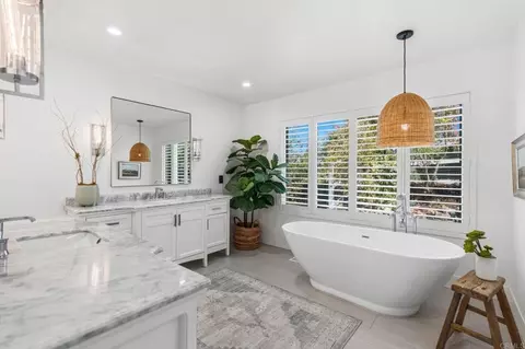 Bath - 765 Val Sereno Dr, Encinitas, CA 92024 photo 4 of 5