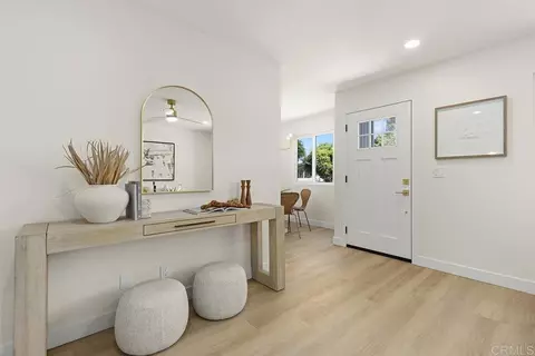 Entry Way - 117 Magdalena Dr, Oceanside, CA 92057 photo 1 of 2