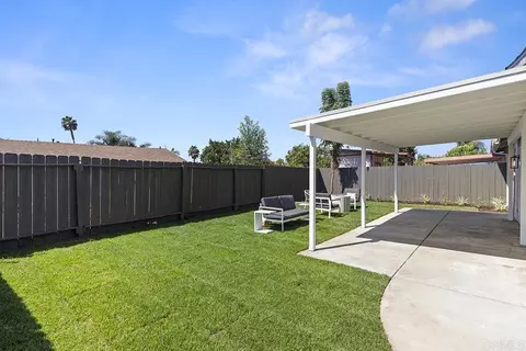 Exterior - 117 Magdalena Dr, Oceanside, CA 92057 photo 5 of 7